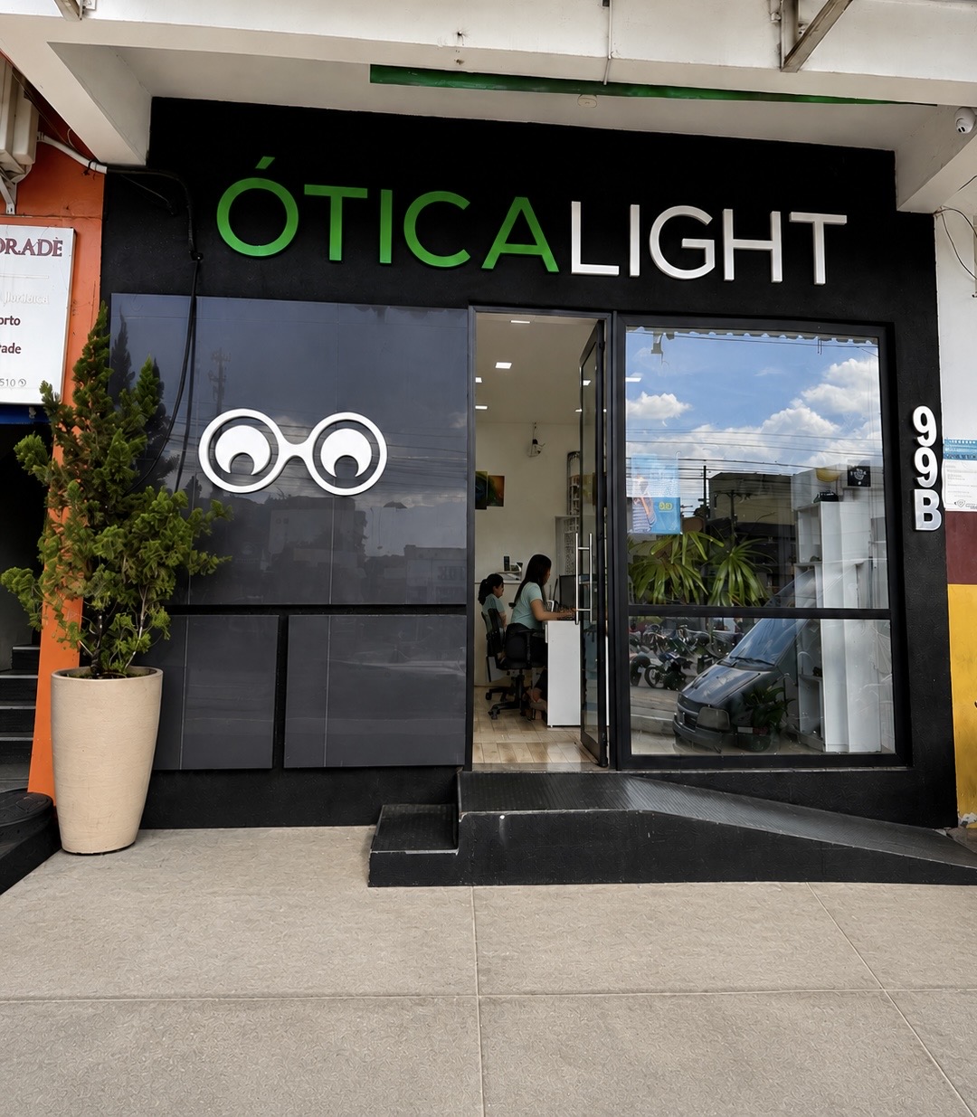 Fachada da Ótica Light em Vitória da Conquista
